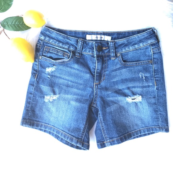 🍋Joe’s Jeans Ripped denim shorts - Picture 2 of 6
